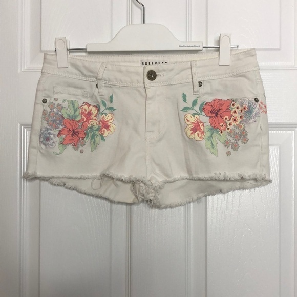 Bullhead Frayed Short Short White Floral 9 - Picture 1 of 7